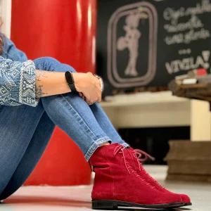 Ozzy Red stivaletto allacciato in camoscio rosso con cerniera artigianale