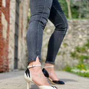 Anna Bw sandalo opentoe in nappa nera e bianca tacco 8 lavorazione artigianale marchigiana