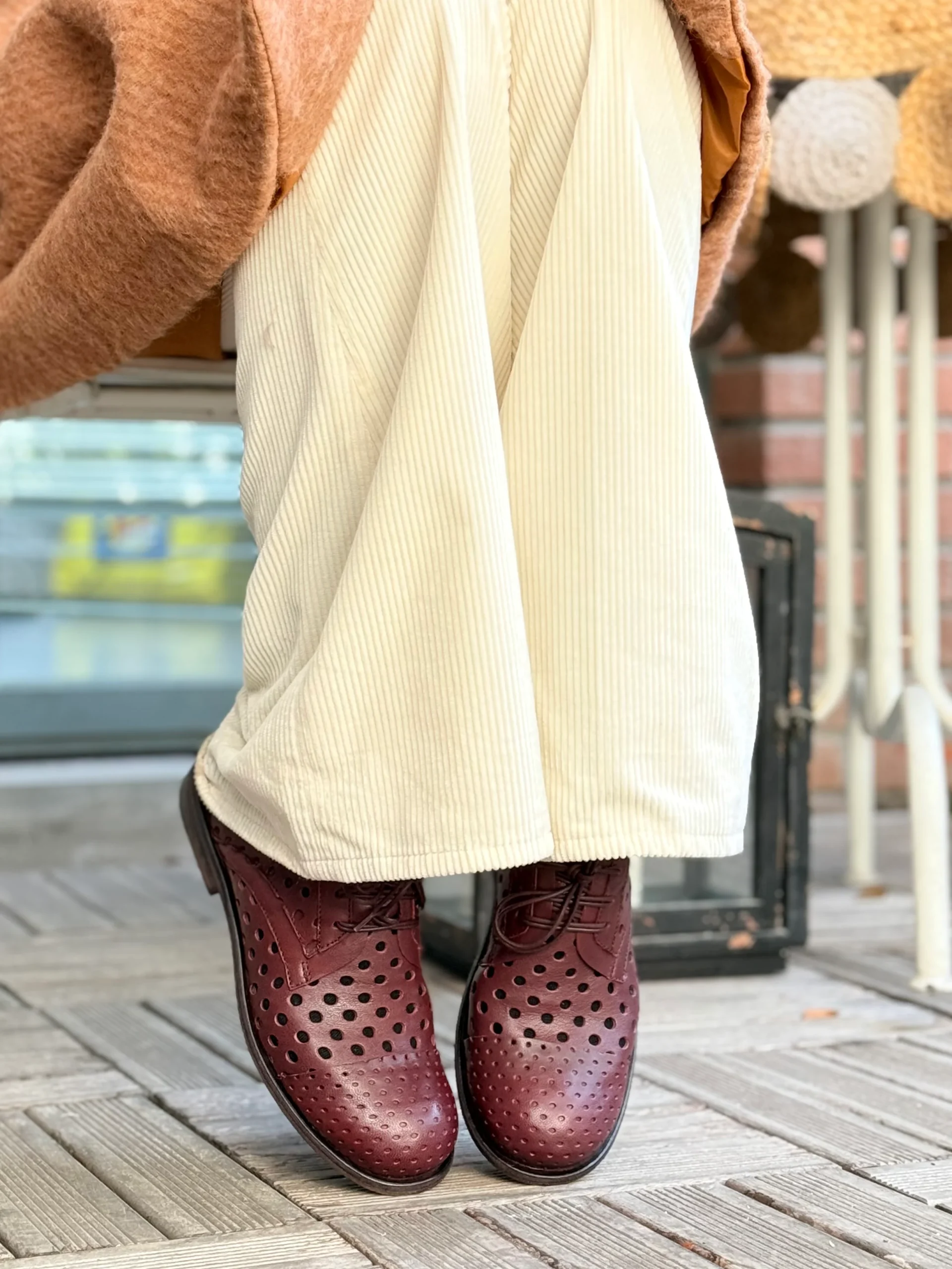 Ladybug Wine scarpa derby allacciata in pelle bordeaux forata artigianale marchigiana - immagine 7