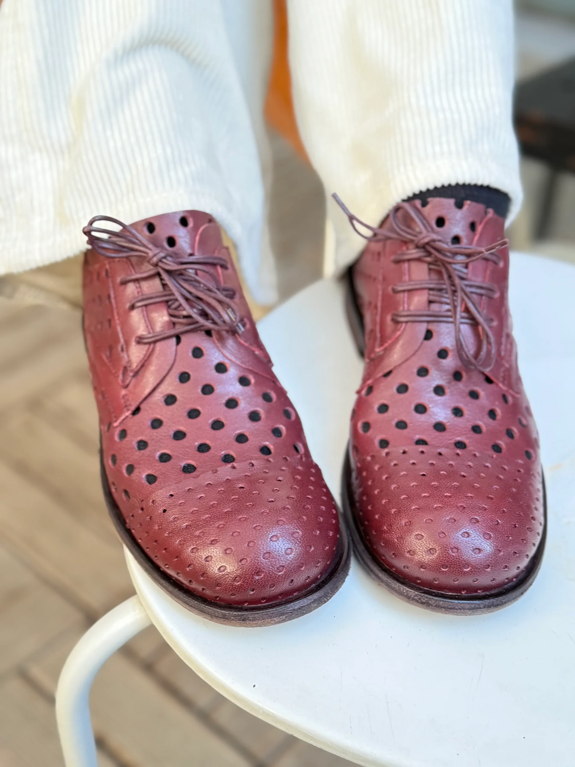 Ladybug Wine scarpa derby allacciata in pelle bordeaux forata artigianale marchigiana - immagine 2