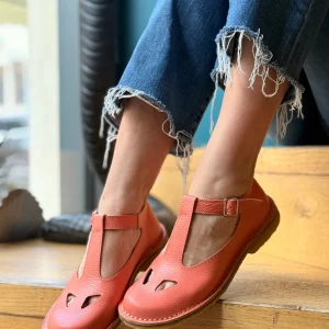 Paturnia Salmone bebe con occhietti in pelle salmone artigianale toscana