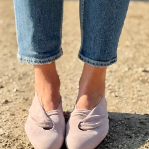 Glenda Rose scarpina bassa in camoscio rosa tacco 1 artigianale toscana