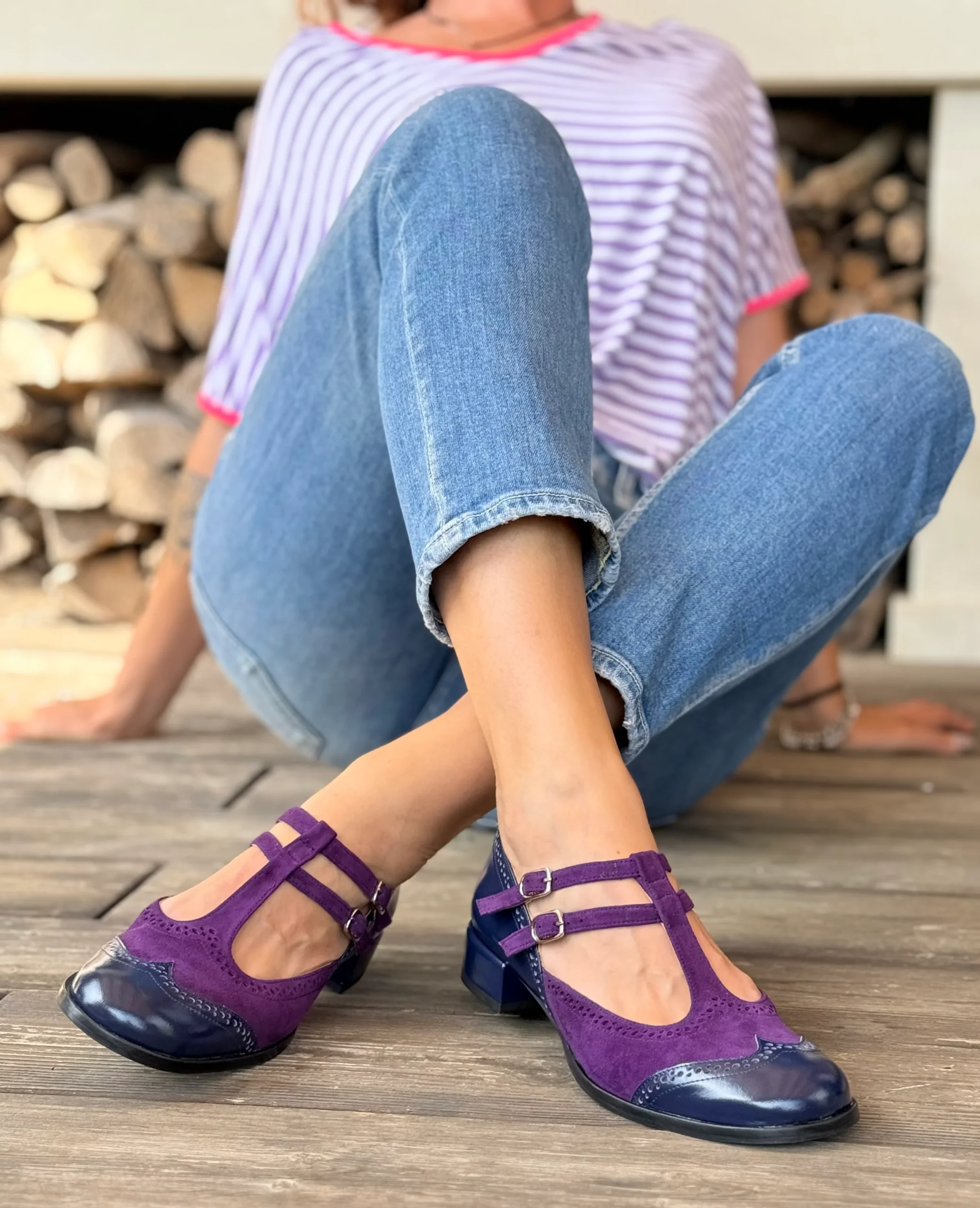 Furiosa Blue scarpa bassa in pelle blu e camoscio viola doppio cinturino e t-bar tacco 2,5 cm artigianale - immagine 3