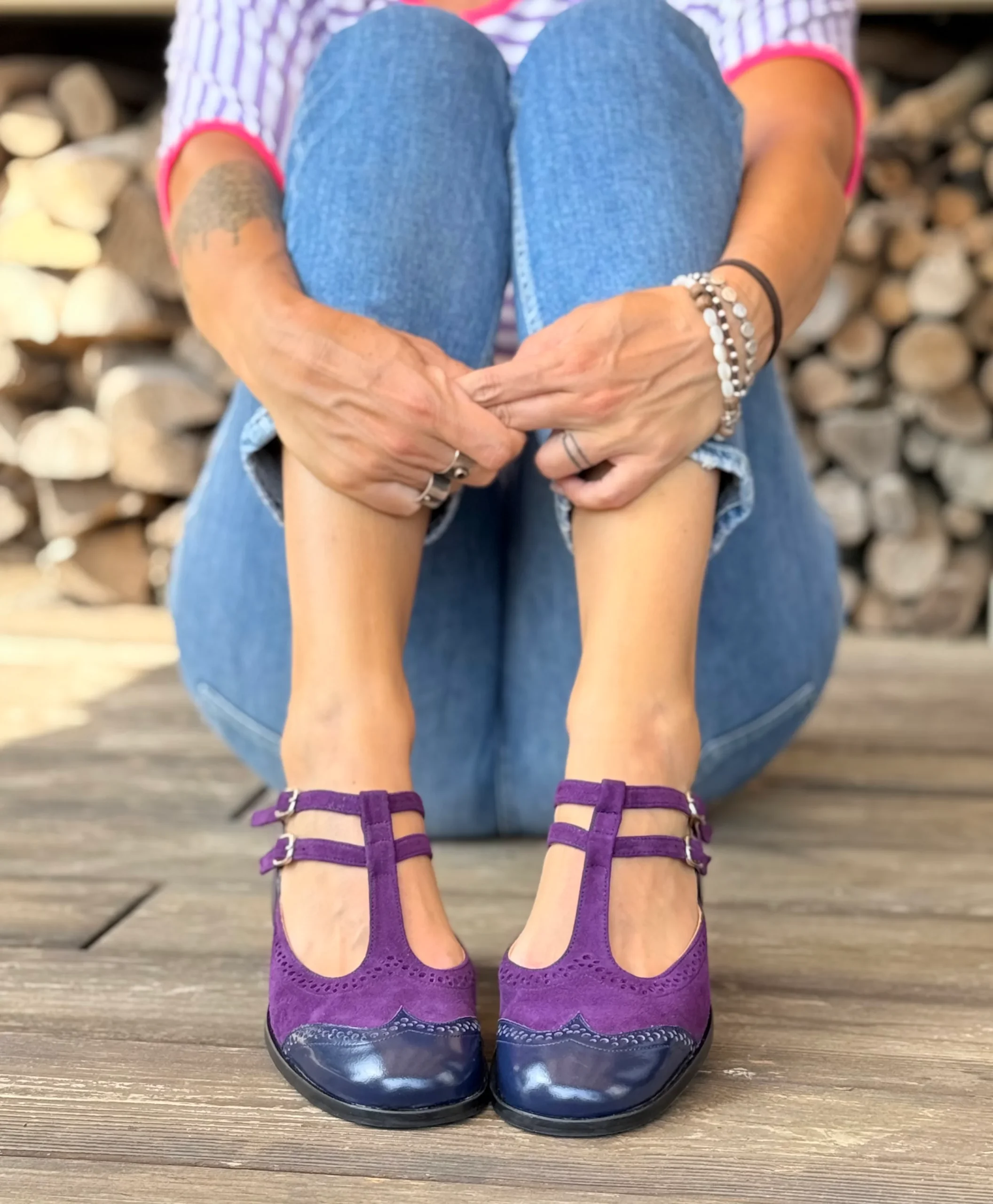 Furiosa Blue scarpa bassa in pelle blu e camoscio viola doppio cinturino e t-bar tacco 2,5 cm artigianale - immagine 4
