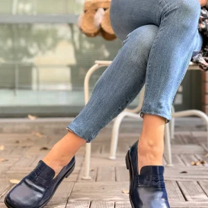 Billy Navy mocassino in pelle blu dal taglio maschile artigianale Lagattaconglistivali