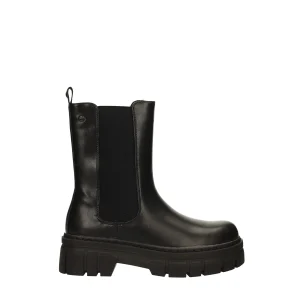 Stivaletti platform con suola dentellata. Tacco alto 4.5cm