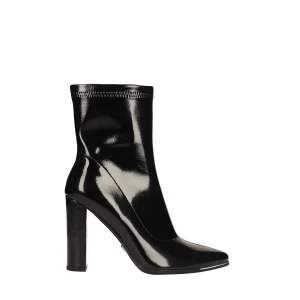 Stivaletti in vernice con profilo metallico in punta. Tacco alto 10.5cm