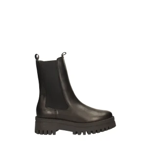 Stivaletti in vera pelle con suola dentellata. Tacco alto 4.5cm