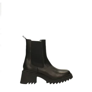 Stivaletti in vera pelle con punta squadrata. Tacco alto 6cm