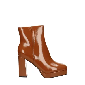 Tronchetti in vernice con punta squadrata. Tacco alto 10cm