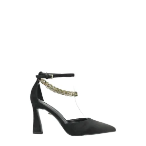 Décolleté con cinturino intrecciato.Tacco alto 9cm