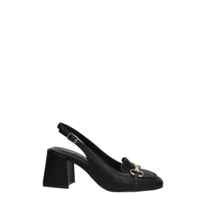 Décolleté con cinturino intrecciato. Tacco alto 10cm