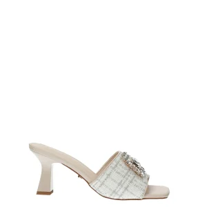 Sandali con dettaglio gioiello